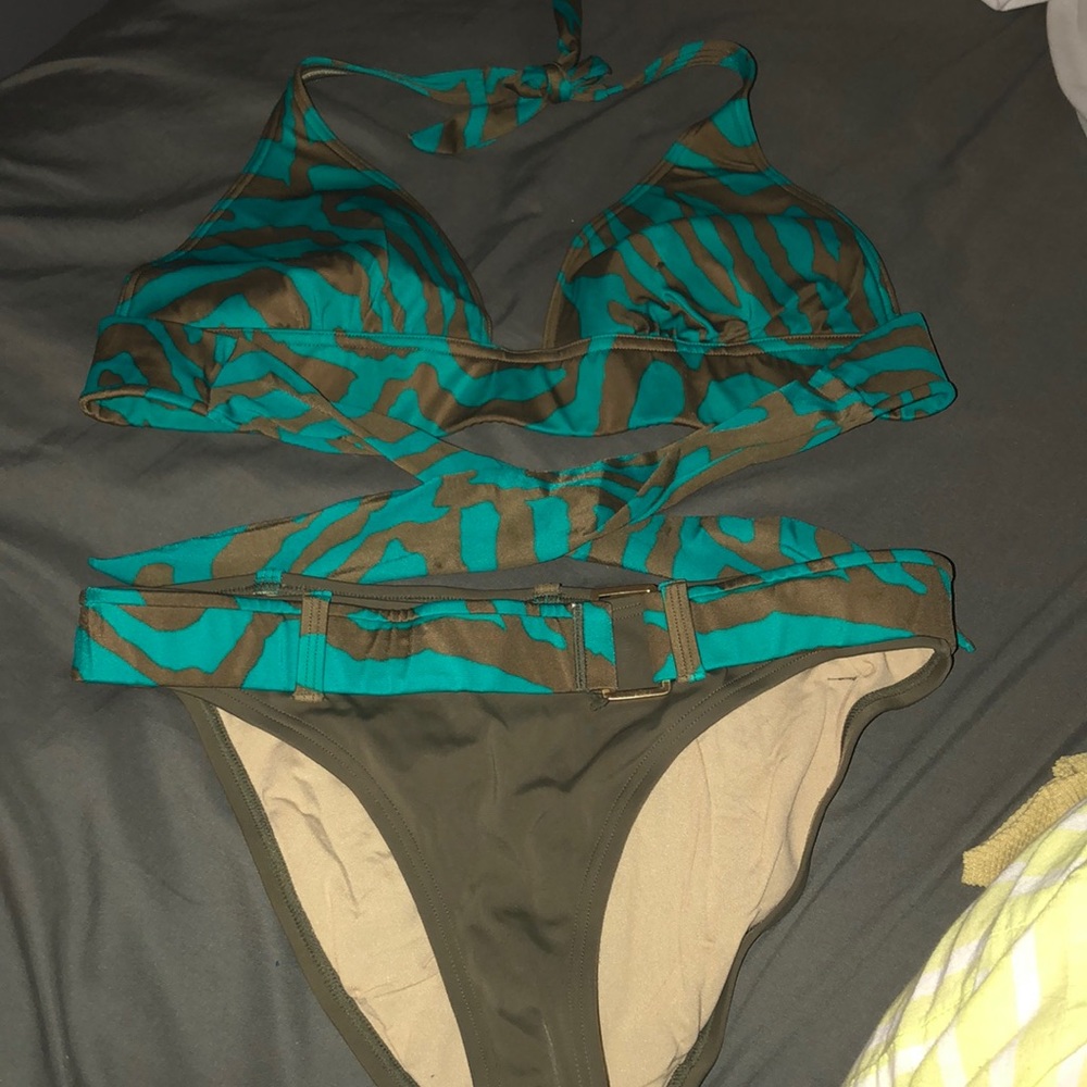 Like new Victoria’s Secret bikini.